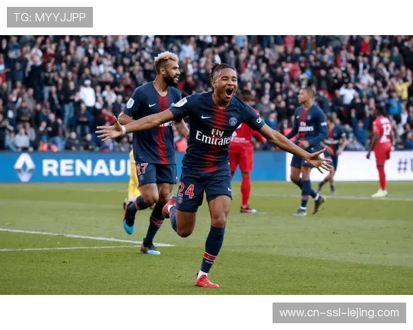 十人巴黎2-1客胜斯特拉斯堡，门德斯制胜球助球队继续领跑法甲